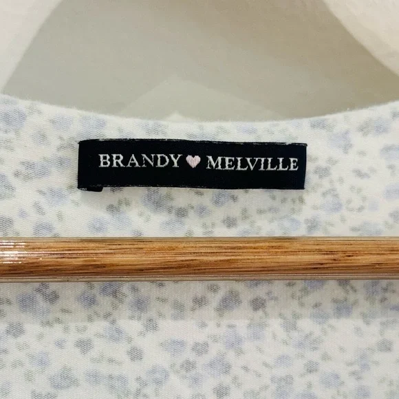 🌼🪻💙🕊️Brandy Melville Blue Floral Gina Top - Picture 2 of 6